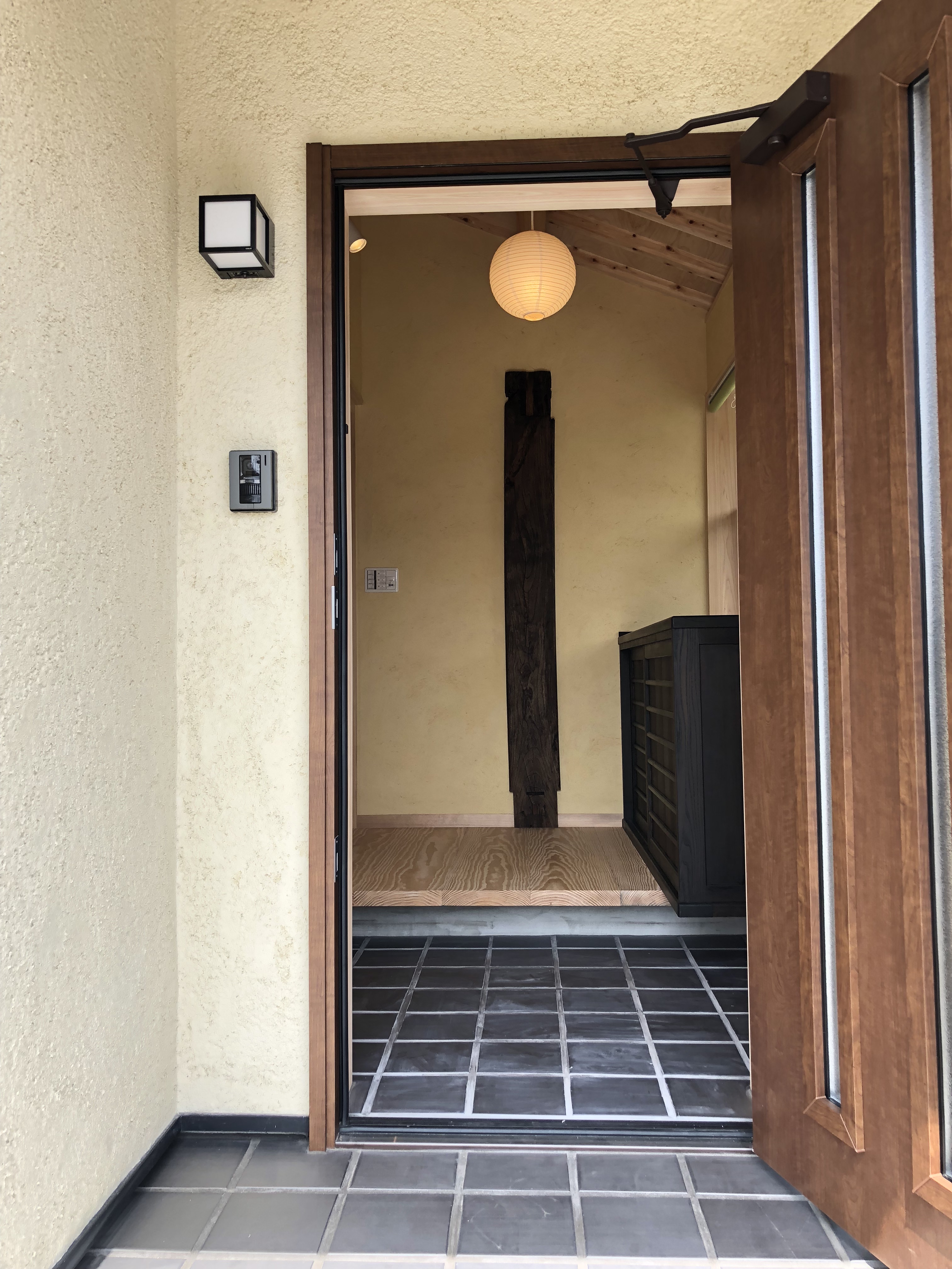 「思い出の柱」を引き継ぐお家を施工させていただきました。
