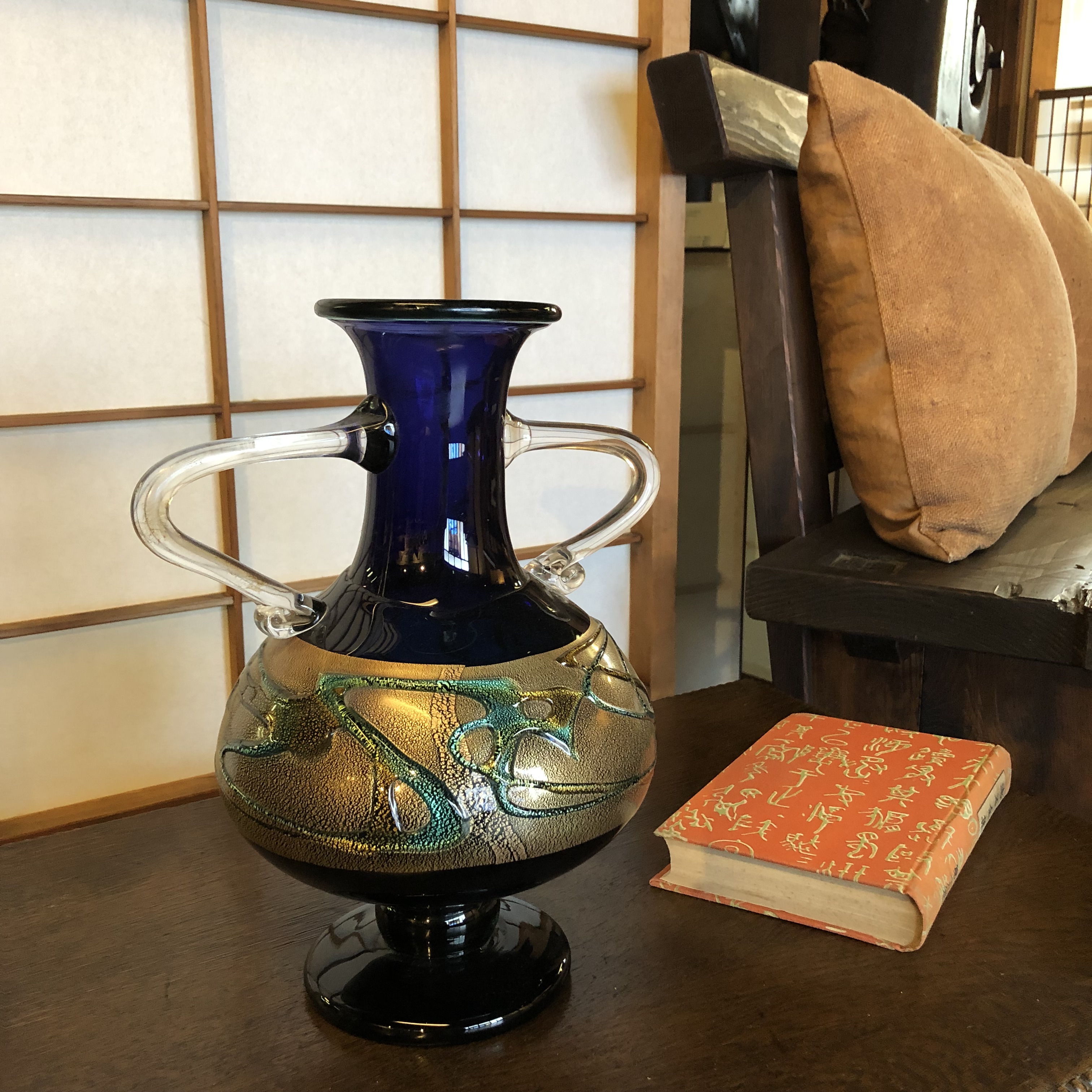 なぜか古材家具ショップにある青森県の伝統工芸品に指定されている「津軽びいどろ」